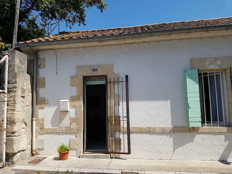 Jolie petite maison idéalement située Arlés Exterior foto